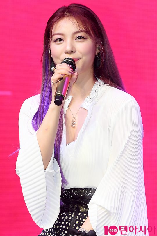 가수 에일리가 2일 오후 서울 청담동 일지아트홀에서 두 번째 정규앨범 ‘버터플라이(butterFLY)’ 발매 기념 쇼케이스를 개최했다. / 이승현 기자 lsh87@