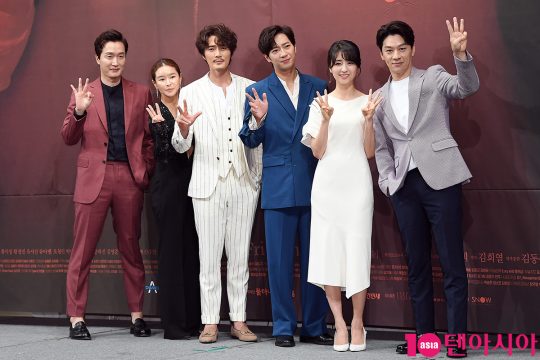 배우 최병모(왼쪽부터), 예지원, 조동혁, 이상엽, 박하선, 정상훈