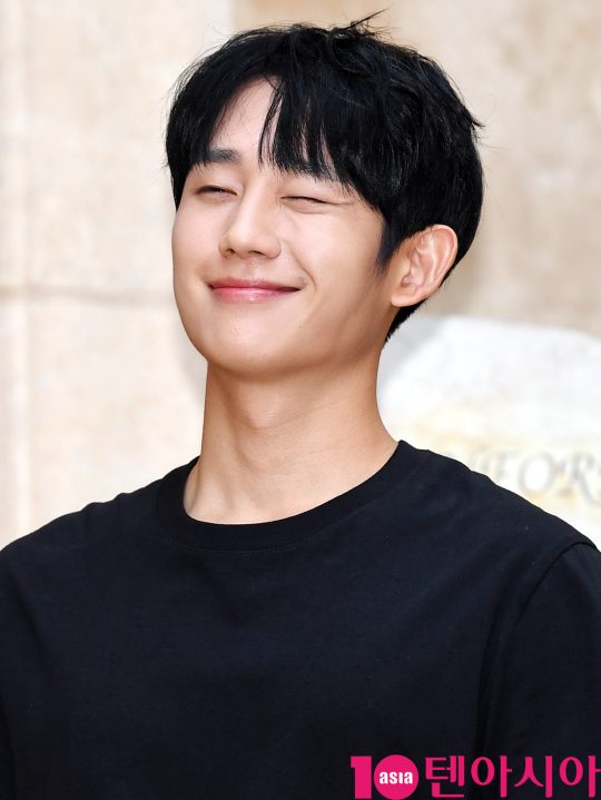 배우 정해인이 5일 오후 서울 역삼동 라움에서 열린 MBC 수목드라마 ‘봄밤’ 종방연에 참석하고 있다.
