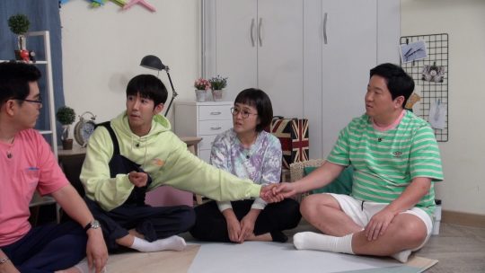 ‘옥탑방의 문제아들’에 출연한 광희(왼쪽에서 두 번째). /사진제공=KBS2
