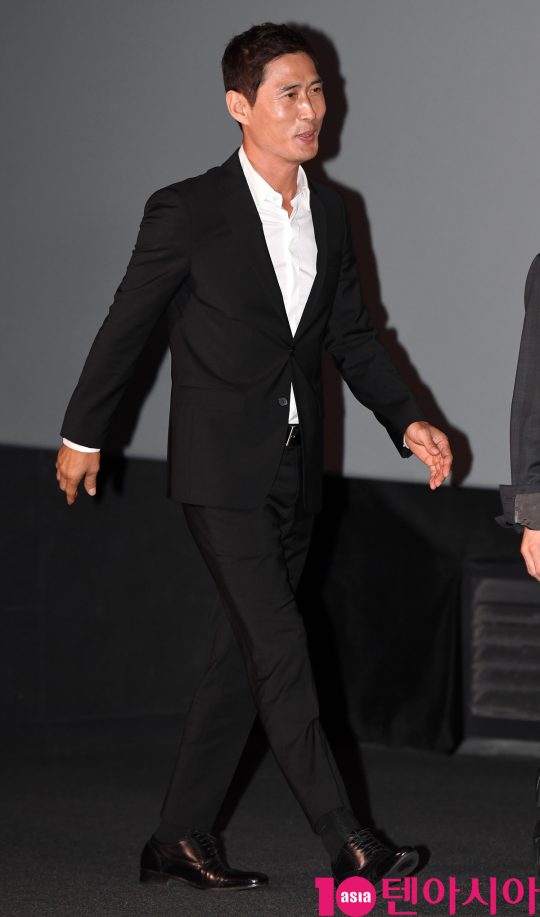 배우 정두홍이 8일 오후 서울 한강로3가 CGV 용산아이파크몰점에서 열린 영화 ‘난폭한 기록’ 언론시사회에 참석하고 있다.