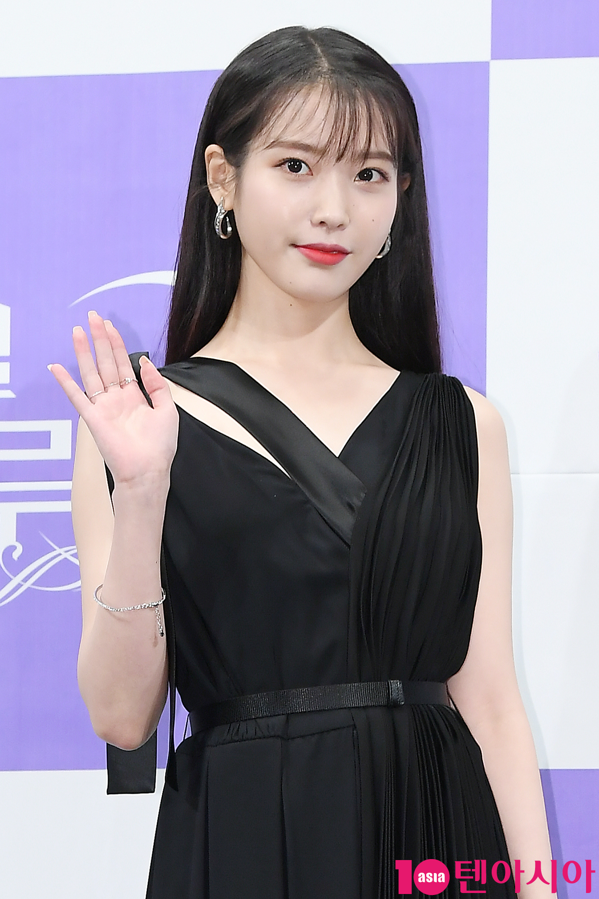 [TEN PHOTO] 이지은 &#39;보고만 있어도 심쿵&#39;