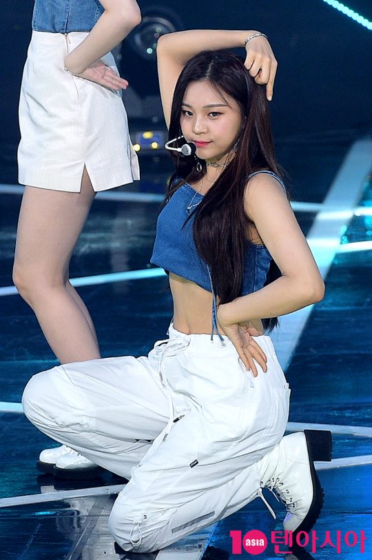 여자친구 엄지
