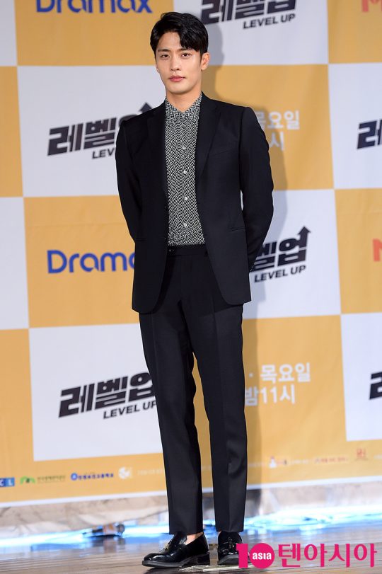 배우 성훈