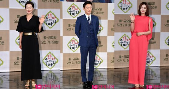 배우 이보희(왼쪽부터), 강석정, 서혜진이 11일 오후 서울 상암동 MBC 골든마우스홀에서 열린 MBC 새 일일드라마 ‘모두 다 쿵따리’ 제작발표회에 참석했다./조준원 기자 wizard333@