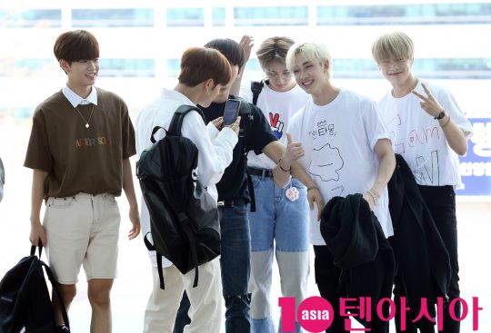 그룹 스트레이 키즈(방찬, 우진, 리노, 창빈, 현진, 한, 필릭스, 승민, 아이엔) 아이엔,방찬,우진이 12일 오후 K-POP Night in Jeddah 행사 참석차 인천국제공항을 통해 사우디아라비아로 출국하고 있다.