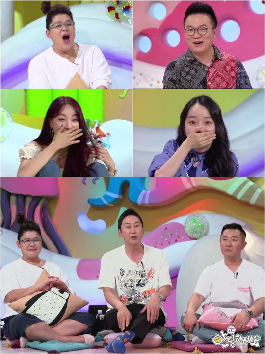 성시경과  전화 연결을 한 ‘안녕하세요’  출연진. /사진제공=KBS2 ‘안녕하세요’