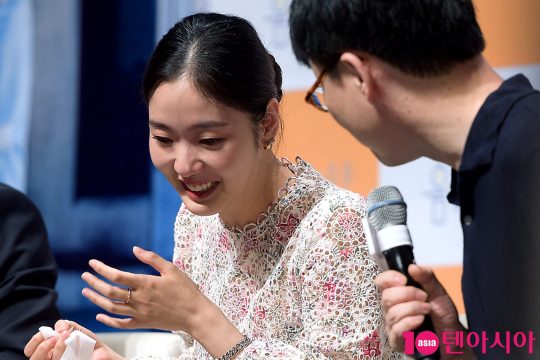 배우 김고은