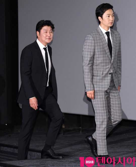 배우 송강호와 박해일이 15일 오후 서울 강남구 삼성동 메가박스 코엑스에서 열린 영화 ‘나랏말싸미’ 언론시사회에 참석하고 있다.
