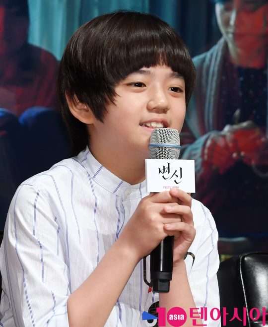 배우 김강훈이 16일 오전 서울 신사동 압구정 CGV에서 열린 영화 ‘변신’ 제작보고회에 참석하고 있다.