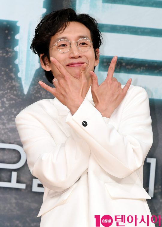 배우 봉태규가 16일 오후 서울 양천구 목동 SBS 사옥에서 열린 SBS 새 수목드라마 ‘닥터탐정’ 제작발표회에 참석하고 있다.