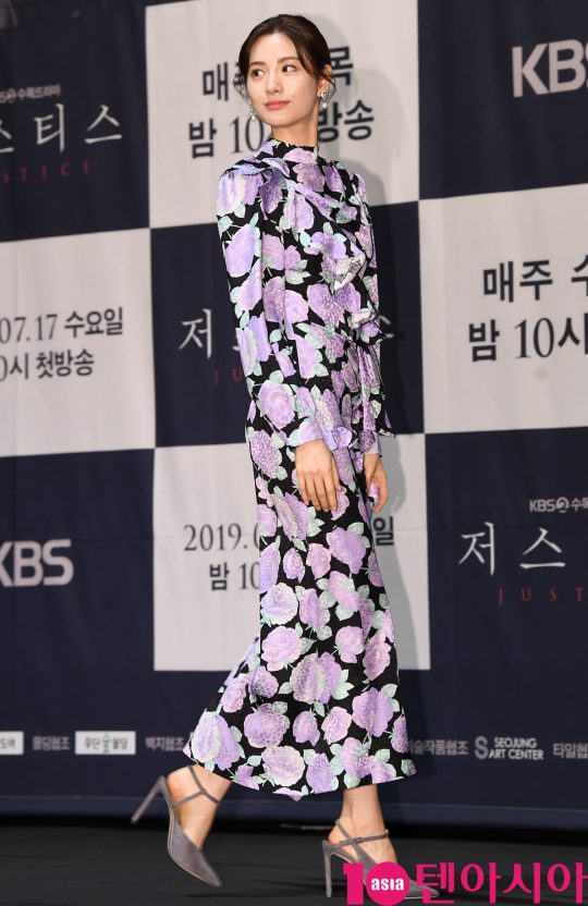 [TEN PHOTO]나나 &#39;우아한 발걸음&#39;
