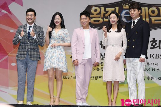 아나운서 김선근(왼쪽부터), 그룹 베리굿의 조현, 개그맨 장동민, 배우 심지원, 개그맨 유상무가 18일 오후 서울 화곡동 KBS 아레나에서 열린 KBS N 스포츠 새 예능프로그램 ‘왕좌e게임’ 제작발표회에 참석했다. / 이승현 기자 lsh87@