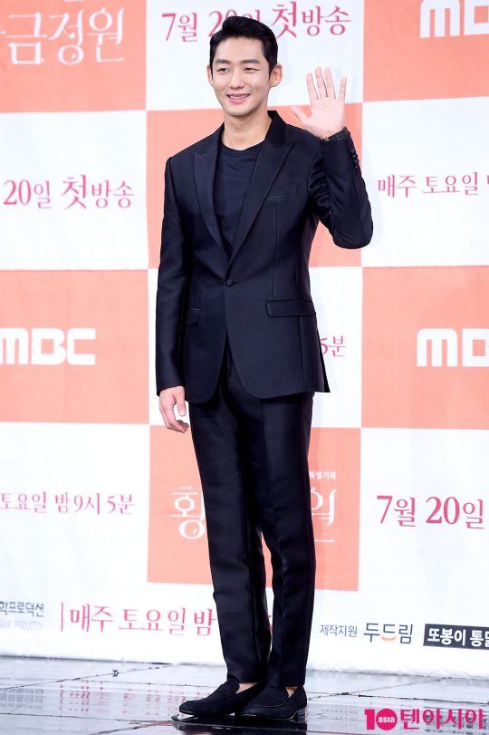 배우 이태성이 19일 오후 서울 상암동 MBC 골든마우스홀에서 열린 새 주말드라마 ‘황금정원’ 제작발표회에 참석했다.  /서예진 기자 yejin@