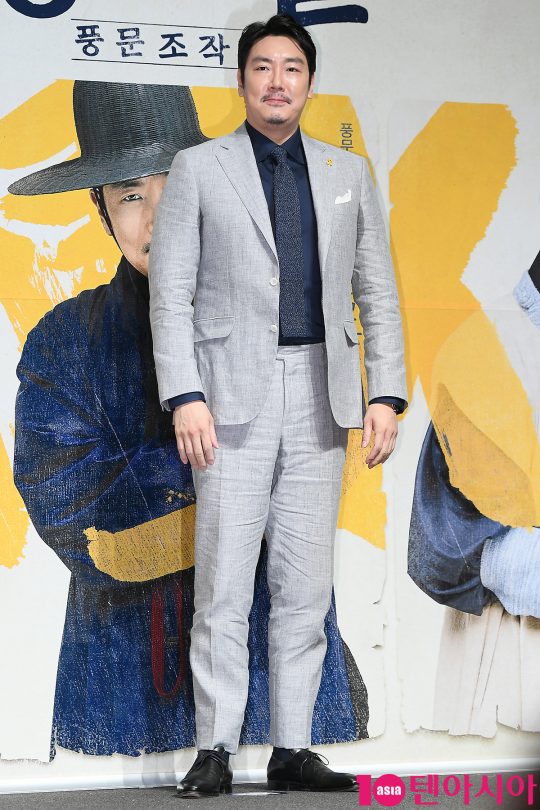 배우 조진웅