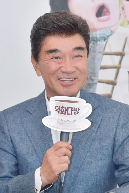 배우 이덕화가 23일 오후 서울 여의도동 KBS 누리동 쿠킹스튜디오에서 열린 KBS2 새 예능프로그램 ‘덕화TV2 덕화다방’ 기자간담회에 참석했다. / 사진제공=KBS
