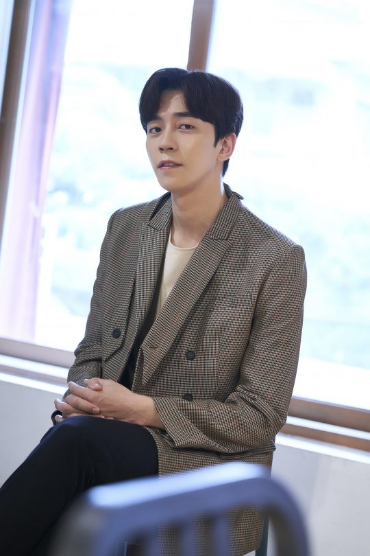 신성록은 “‘퍼퓸’과 같은 기적의 향수가 와도 돌아가고 싶은 과거는 없다. 지금이 행복하다”고 이야기했다. / 사진제공=HB엔터테인먼트