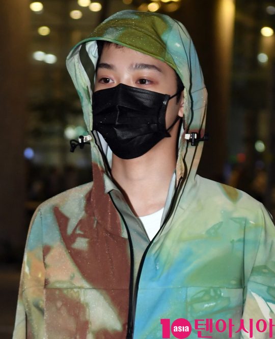 그룹 ‘워너원’ 출신 타이완 가수 겸 연기자 라이관린 (LAI KUANLIN)이 28일 오전 중국 망고티비 페스티벌 일정을 마치고 인천국제공항을 통해 입국하고 있다.