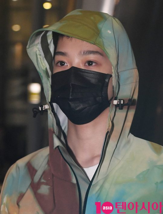 그룹 ‘워너원’ 출신 타이완 가수 겸 연기자 라이관린 (LAI KUANLIN)이 28일 오전 중국 망고티비 페스티벌 일정을 마치고 인천국제공항을 통해 입국하고 있다.
