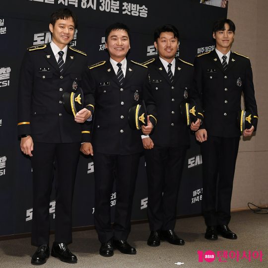 배우 천정명(왼쪽부터), 조재윤, 김민재, 이태환이 29일 오전 서울 상암동 스탠포드호텔에서 열린 ‘도시경찰: KCSI’ 제작발표회에 참석했다./이승현 기자 lsh87@
