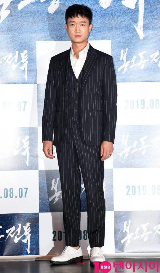 배우 조우진이 29일 오후 서울 자양동 롯데시네마 건대입구점에서 열린 영화 ‘봉오동 전투’ 언론시사회에 참석하고 있다.