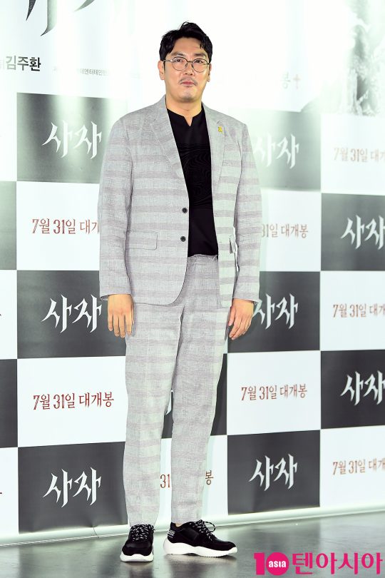 배우 조진웅