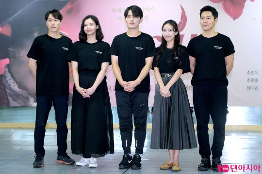 배우 조형균(왼쪽부터), 나하나, 최재웅, 박지연, 이규형. / 서예진 기자 yejin@