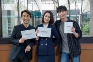 '왓쳐' 한석규·김현주·서강준이 직접 밝힌 관전 포인트... "짜릿한 심리전"