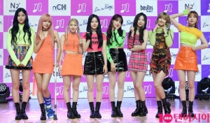 &#39;9인조→7인조&#39; 네이처, &#39;아임 소 프리티&#39;로 차트인 할까(종합)
