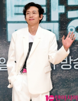 '닥터탐정' 봉태규 “&#39;그알&#39; 출신 감독님, 이상하고 독특한 사람 ”
