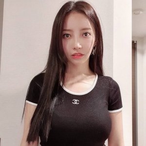 &#39;화사 절친&#39; 최수정 누구?...걸그룹 비주얼 센터에서 쇼핑몰 대표로