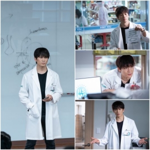 ‘의사 요한’ 지성, 강렬 카리스마+훈훈 미소 ‘닥터 10초’의 포스