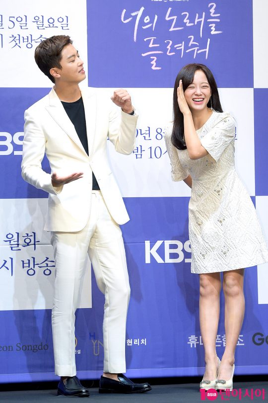 배우 연우진(왼쪽)과 김세정이 1일 오후 서울 신도림동 라마다호텔에서 열린 KBS2 새 월화드라마 ‘너의 노래를 들려줘’ 제작발표회에 참석했다. / 서예진 기자 yejin@