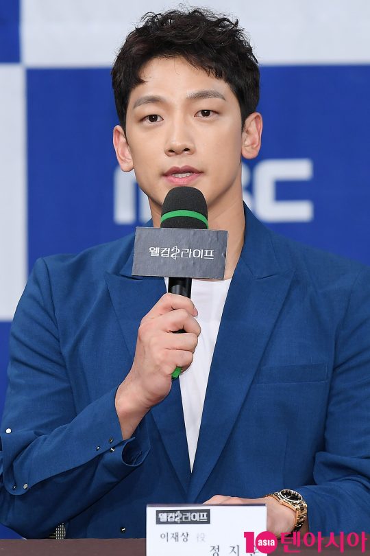 배우 정지훈이 5일 오후 서울 상암동 MBC 골든마우스홀에서 열린 MBC 드라마 ‘웰컴2라이프’ 제작발표회에 참석해 인사말을 하고 있다.