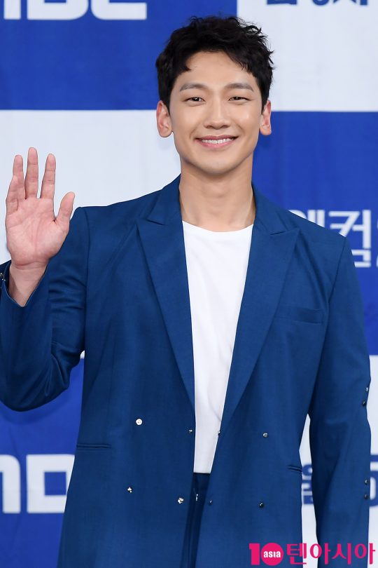 배우 정지훈