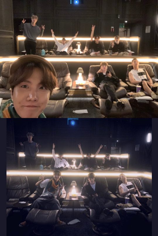 방탄소년단, 영화 ‘브링 더 소울: 더 무비’ 단체 관람 인증샷./ 사진=트위터