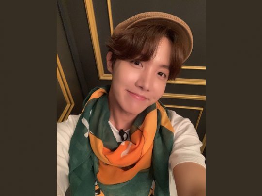 &#34;다같이 보았습니다&#34;...방탄소년단 &#39;브링 더 소울: 더 무비&#39; 단체 관람샷