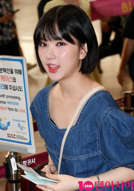 걸그룹 여자친구(소원, 예린, 은하, 유주, 신비, 엄지) 은하가 8일 오전 K-FES2019 공연 참석차 김포국제공항을 통해 일본으로 출국하고 있다.
