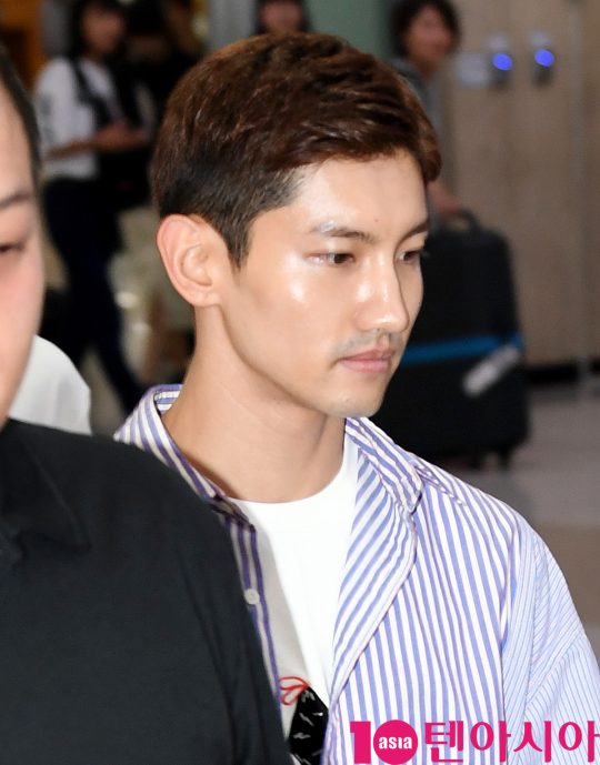 동방신기(TVXQ) 멤버 최강창민이 6일 오후 ‘SMTOWN LIVE 2019 IN TOKYO’ 공연등을 마치고 김포국제공항을 통해 입국하고 있다.