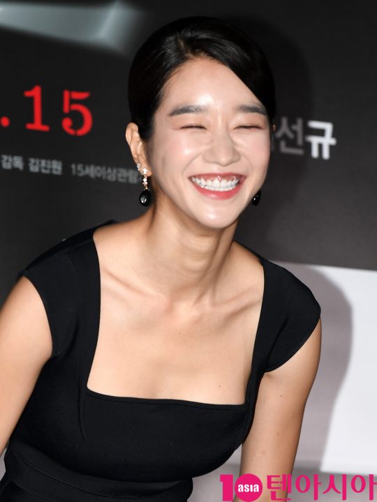배우 서예지가 8일 오후 서울 한강로3가 CGV 용산아이파크몰점에서 열린 영화 ‘암전’ 언론시사회에 참석하고 있다.
