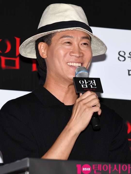 배우 진선규가 8일 오후 서울 CGV 용산아이파크몰점에서 열린 영화 ‘암전’ 언론시사회에 참석했다/