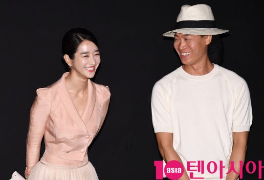 배우 서예진과 진선규가 8일 오후 서울 강남구 삼성동 메가박스 코엑스에서 열린 영화 ‘암전’ 가족시사회 무대인사에 참석하고 있다.