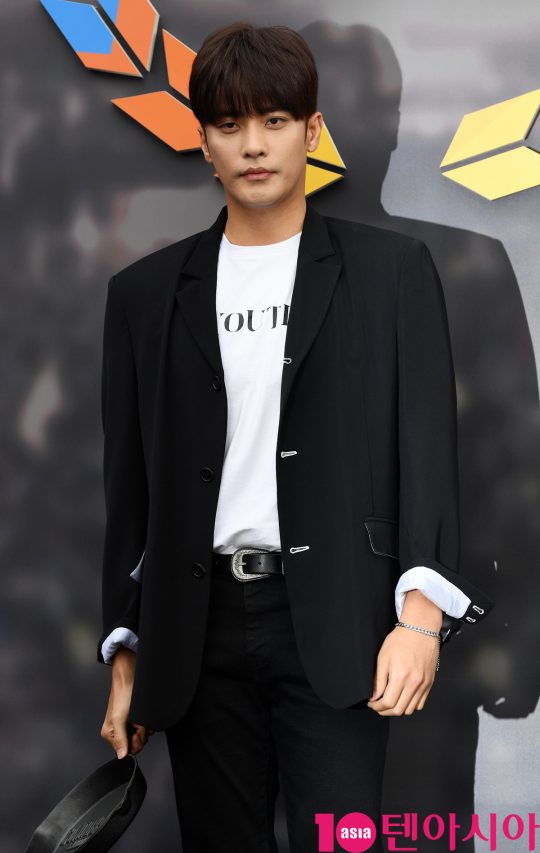 배우 성훈이 9일 오후 서울 장충동 장충체육관에서 열린 2019 펍지 네이션스 컵 기념 포토월에 참석하고 있다.