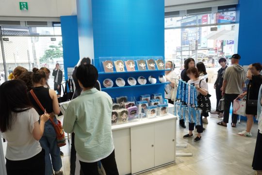 서울 롯데백화점 영플라자 명동점에 문을 연 아스트로 팝업스토어./ 사진제공=(주)로운컴퍼니