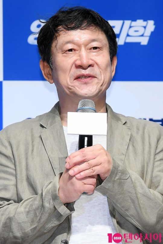 배우 김응수가 13일 오전 서울 신사동 압구정 CGV에서 열린 영화 ‘양자물리학’ 제작보고회에 참석했다.