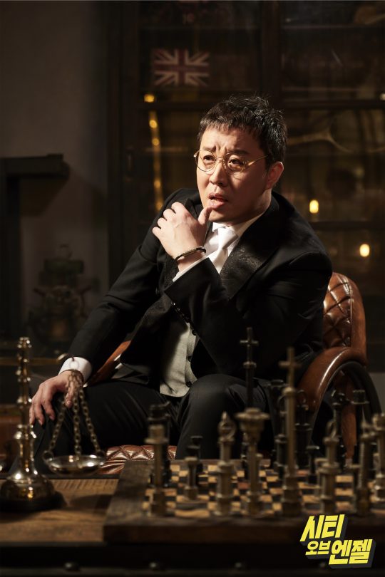 정준하는 뮤지컬 ‘시티오브엔젤’에서 어윈 어빙(위) 역과 버디 피들러 역을 맡았다. / 제공=샘컴퍼니