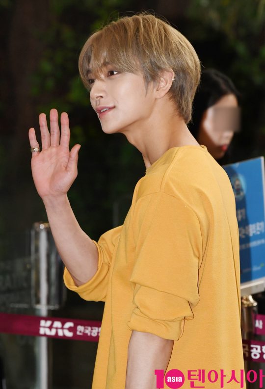 그룹 세븐틴(에스쿱스, 정한, 조슈아, 준, 호시, 원우, 우지, 디에잇, 민규, 도겸, 승관, 버논, 디노) 조슈아가 16일 오전 일본 오사카 OCEAN STAGE (Summer Sonic) 참석차 김포국제공항을 통해 일본으로 출국하고 있다.
