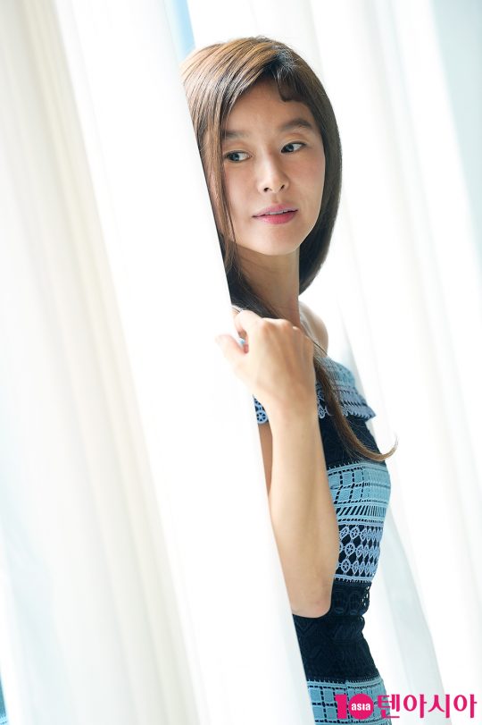 지난 24일 종영한 채널A 금토드라마 ‘평일 오후 세시의 연인’에서 성공한 남자의 아내이자 두 아이의 엄마 최수아를 연기한 배우 예지원. / 서예진 기자 yejin@