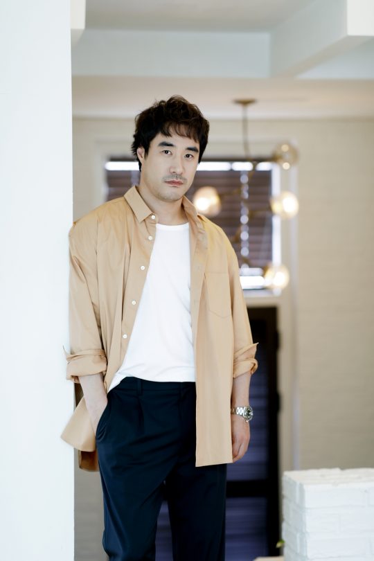 배성우는 “연기가 취미생활”이라며 “현장에 가는 게 너무 즐겁다”고 말했다./사진제공=(주)에이스메이커무비웍스