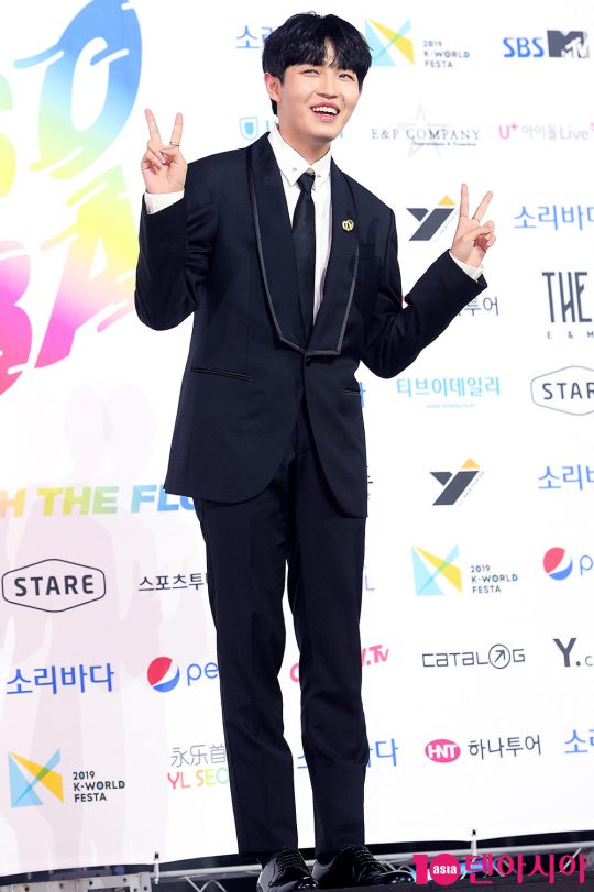 가수 김재환